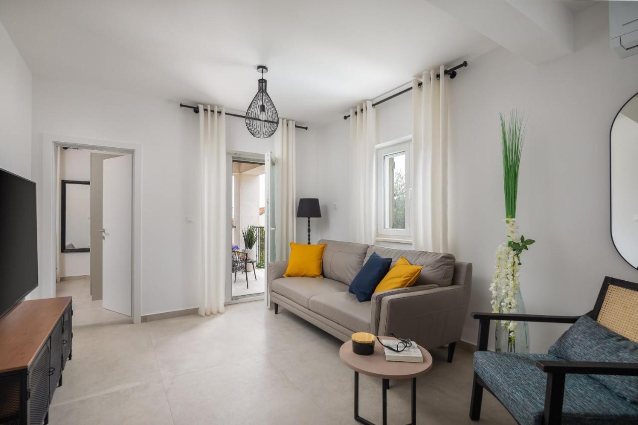 Mirta Apartment